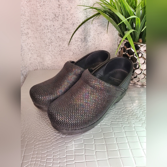 Dansko Women's Glitzy Patent Black Clogs Shoes - Picture 7 of 10